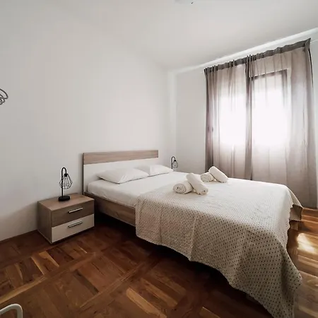 Spacious And Cosy Dumato Apartment
