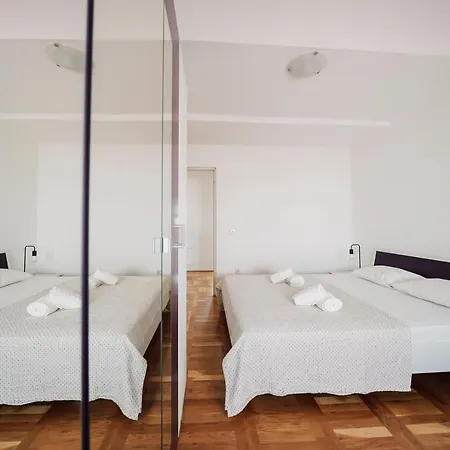 Spacious And Cosy Dumato Apartment