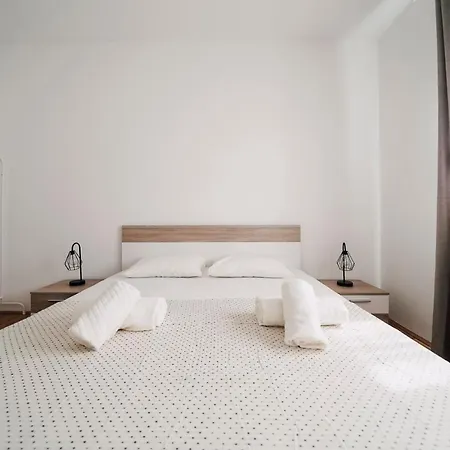 Spacious And Cosy Dumato Apartment Zadar